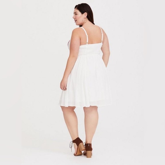 NWT Torrid Women’s Plus Size 2X White and Pink Embroidered Gauze Mini Dress - Picture 3 of 7